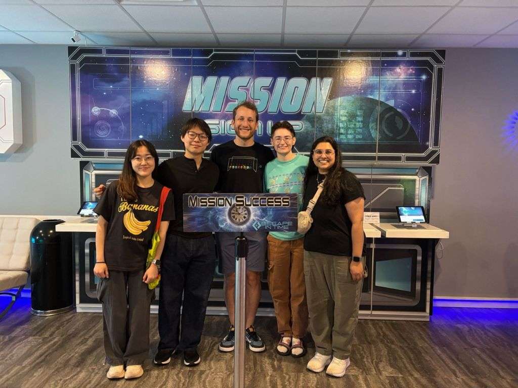 Escape room 2025 – Group of people posing together after an escape room activity.